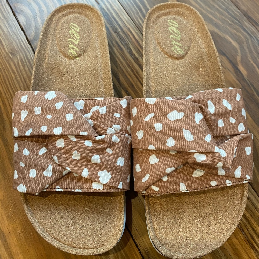 Aerie beach sandles